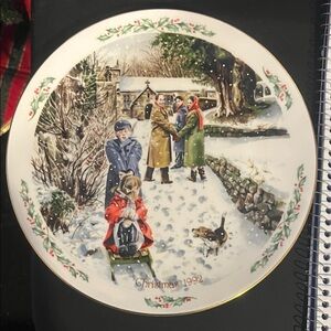 Christmas 1992 Decorative Plate Royal Doulton